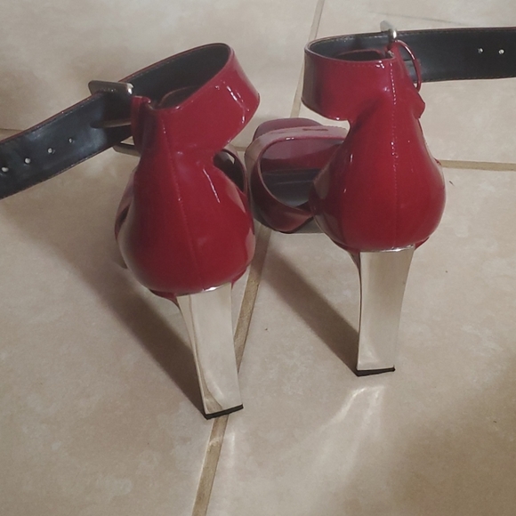 Shoes - Picture 2 of 3